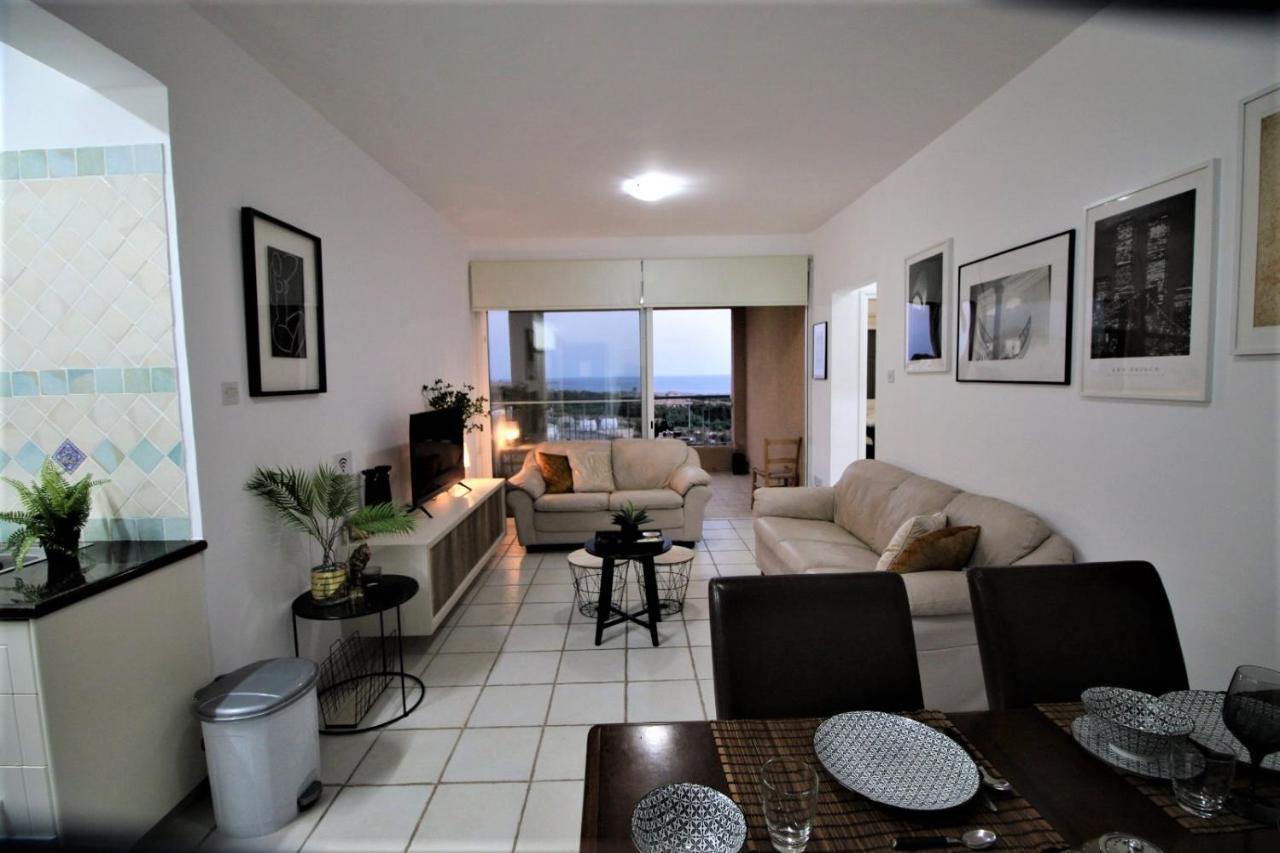 Cosea Living: Seaside 2 Bedroom Flat Kings Palace 209 파포스 외부 사진