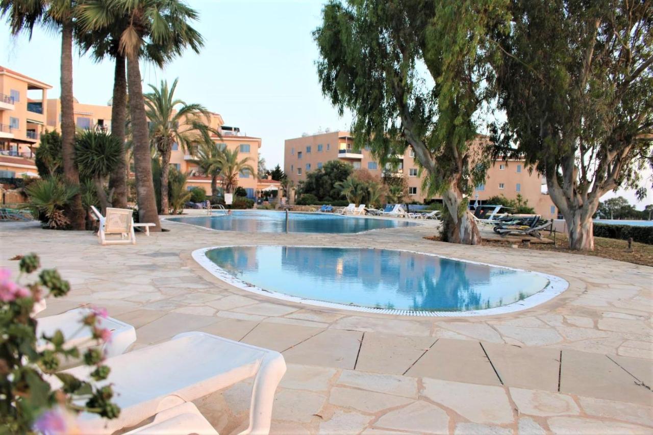 Cosea Living: Seaside 2 Bedroom Flat Kings Palace 209 파포스 외부 사진